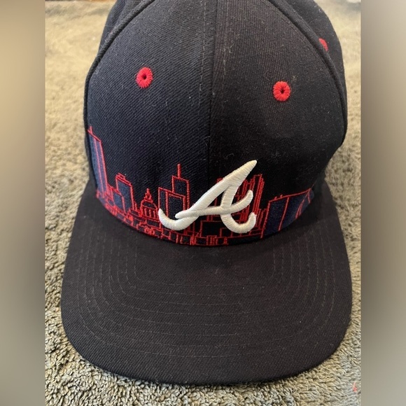 New Era Atlanta Braves SnapBack - Atlanta Skyline - Picture 1 of 9